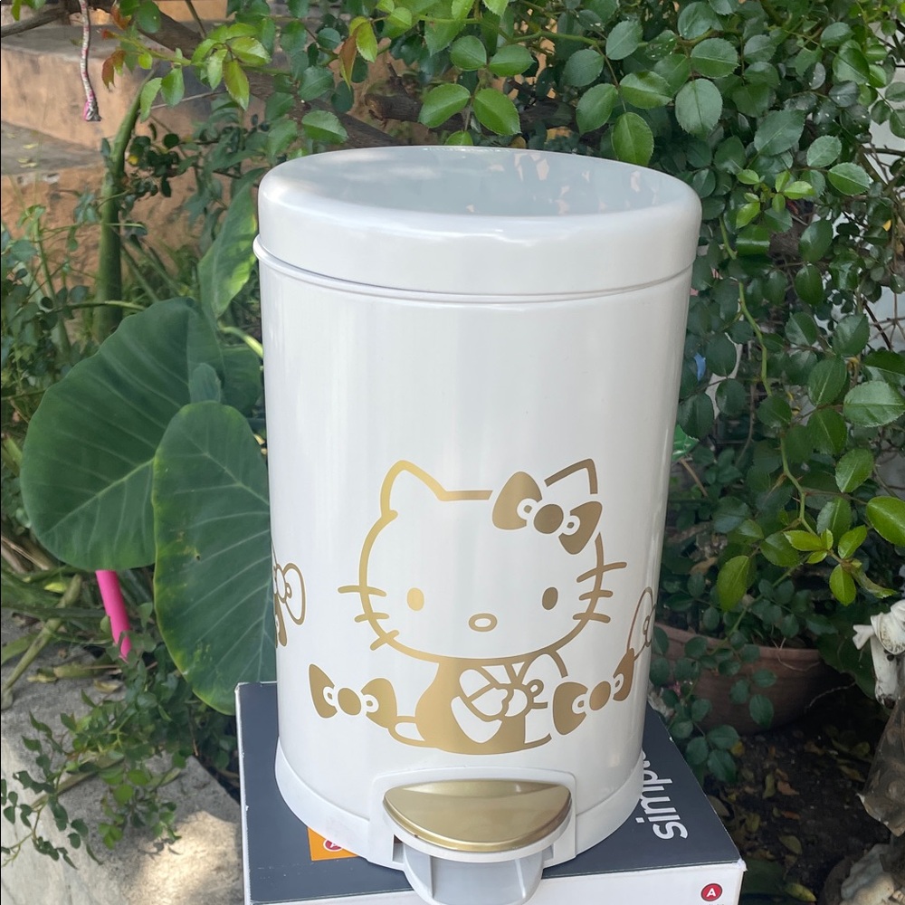Hello Kitty Gold & White Step Trash Can